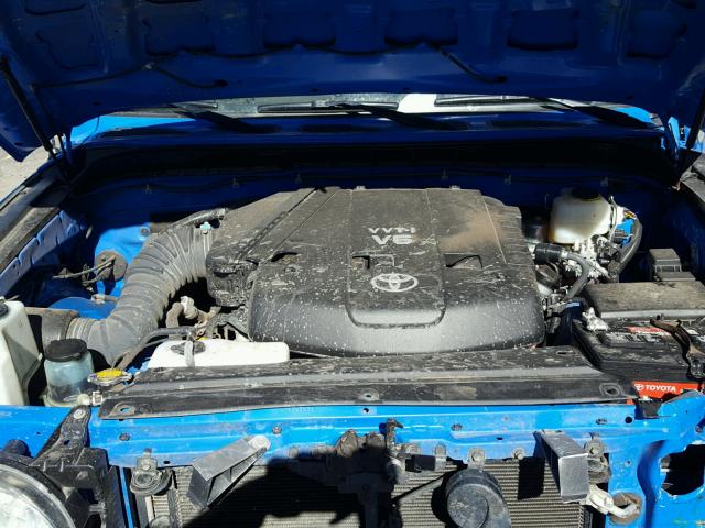 JTEBU11F28K050271 - 2008 TOYOTA FJ CRUISER BLUE photo 7