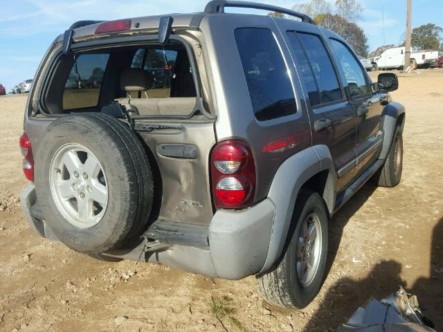 1J4GK48K95W510433 - 2005 JEEP LIBERTY SP GOLD photo 4