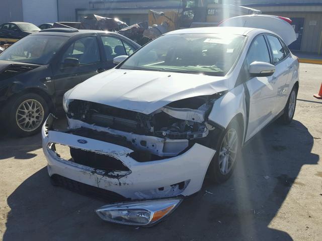 1FADP3F24FL227633 - 2015 FORD FOCUS SE WHITE photo 2