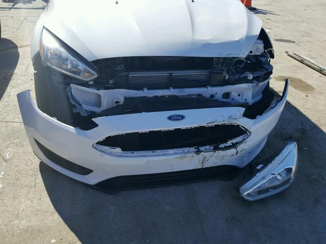 1FADP3F24FL227633 - 2015 FORD FOCUS SE WHITE photo 9