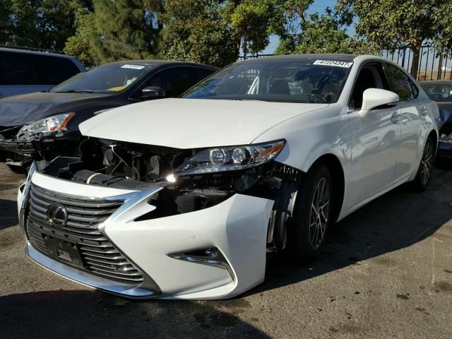 58ABK1GG2HU061127 - 2017 LEXUS ES 350 WHITE photo 2