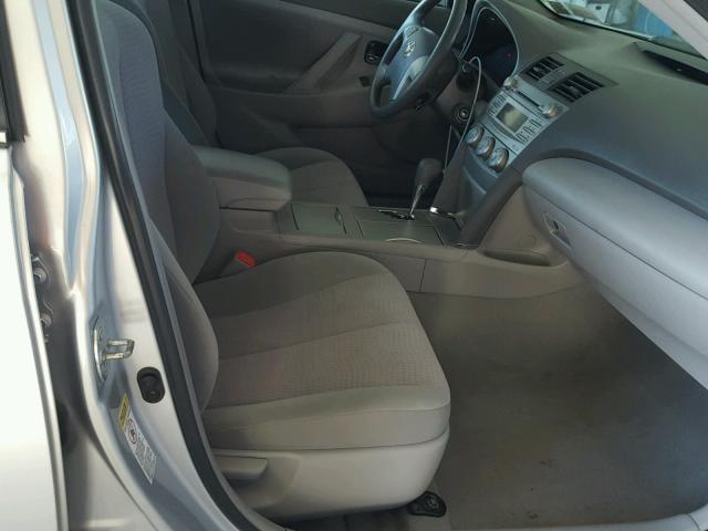 4T1BF3EK8BU777309 - 2011 TOYOTA CAMRY BASE SILVER photo 5