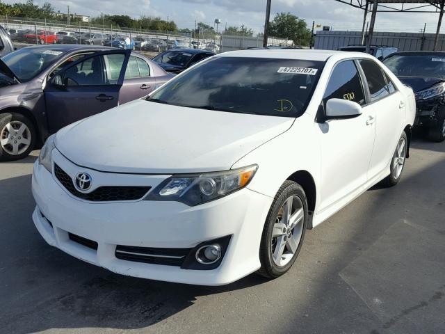 4T1BF1FK4EU755301 - 2014 TOYOTA CAMRY L WHITE photo 2