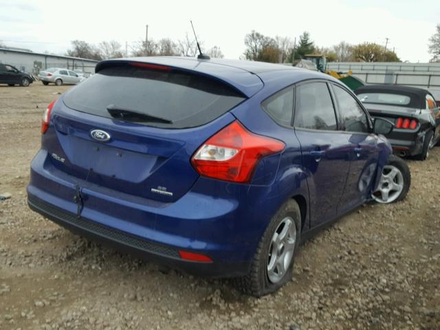 1FAHP3K28CL473846 - 2012 FORD FOCUS SE BLUE photo 4