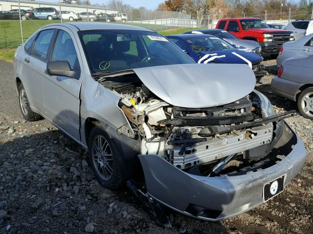 1FAHP3FN6BW204052 - 2011 FORD FOCUS SE SILVER photo 1