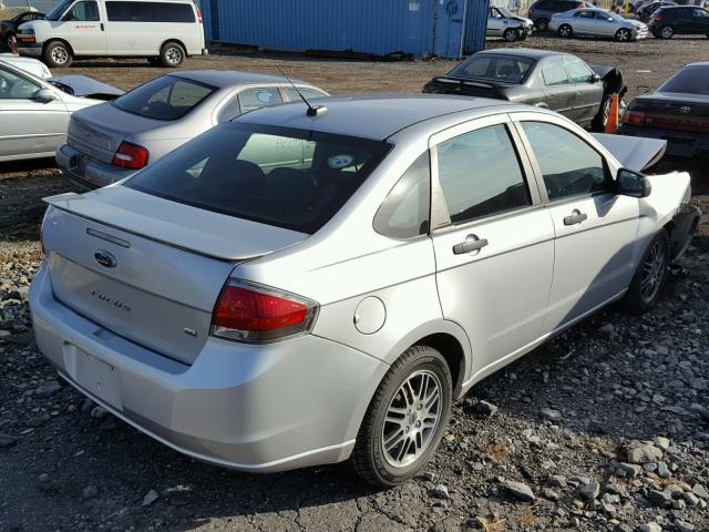 1FAHP3FN6BW204052 - 2011 FORD FOCUS SE SILVER photo 4