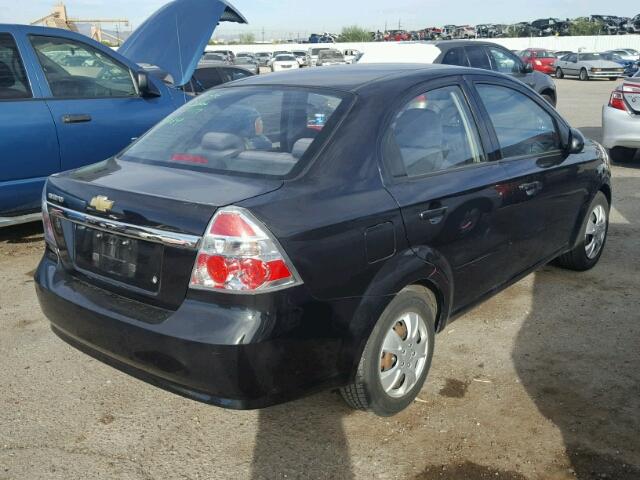 KL1TD56E29B392411 - 2009 CHEVROLET AVEO LS BLACK photo 4