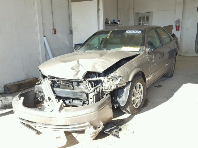 4T1BF28K1XU089598 - 1999 TOYOTA CAMRY LE TAN photo 2