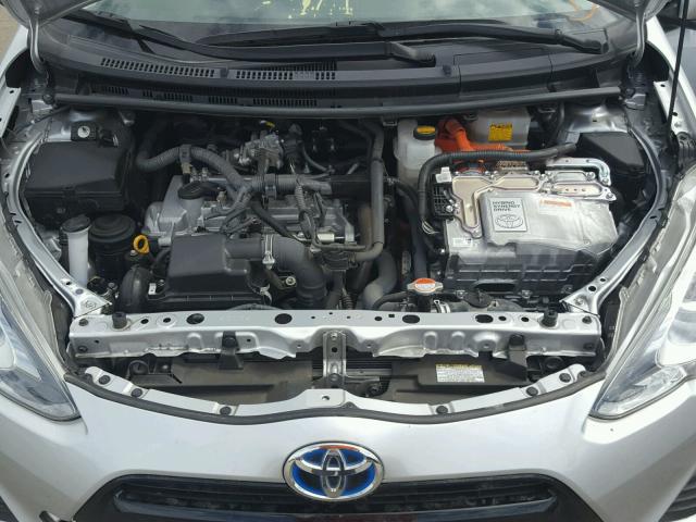 JTDKDTB38G1134202 - 2016 TOYOTA PRIUS C SILVER photo 7