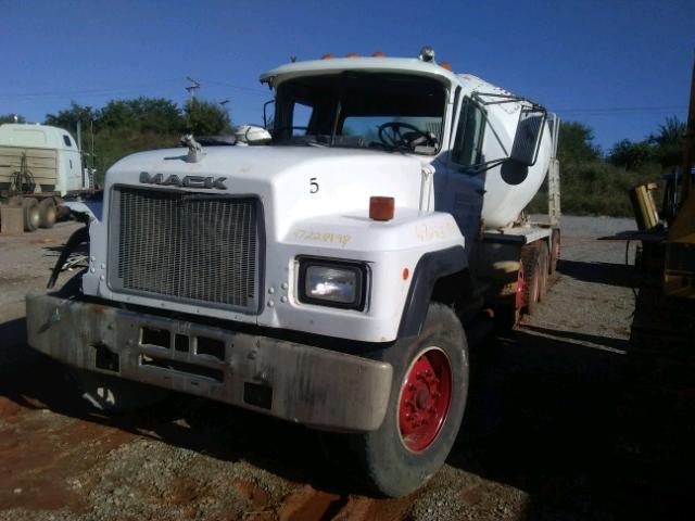 1M2P264C91M032676 - 2001 MACK 600 RD600 WHITE photo 2