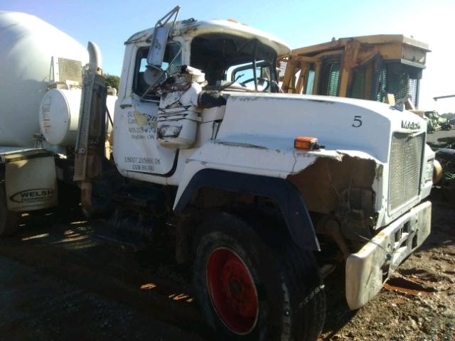 1M2P264C91M032676 - 2001 MACK 600 RD600 WHITE photo 9