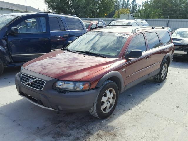 YV1SZ58D721071190 - 2002 VOLVO V70 XC MAROON photo 2