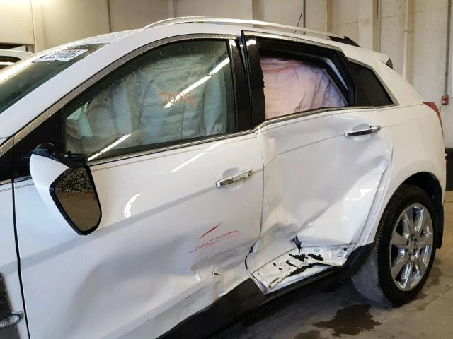 3GYFNBE3XCS622123 - 2012 CADILLAC SRX PERFOR 白色 照片 9