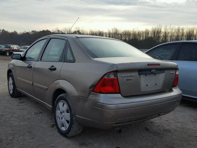 1FAFP34N55W266640 - 2005 FORD FOCUS ZX4 GOLD photo 3