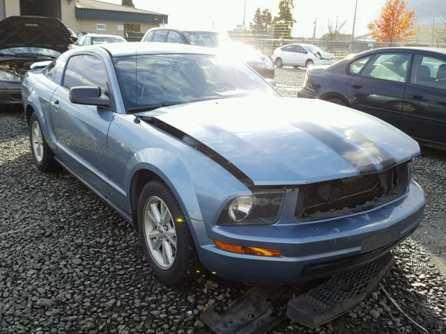 1ZVFT80N555149359 - 2005 FORD MUSTANG BLUE photo 1