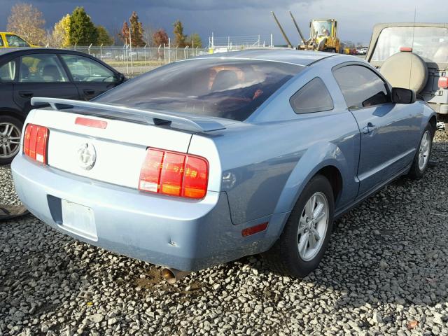 1ZVFT80N555149359 - 2005 FORD MUSTANG BLUE photo 4