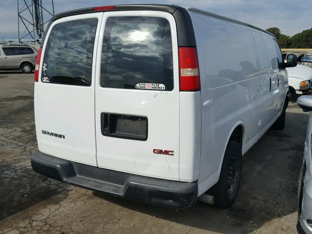 1GTHG39U551145087 - 2005 GMC SAVANA G35 WHITE photo 4