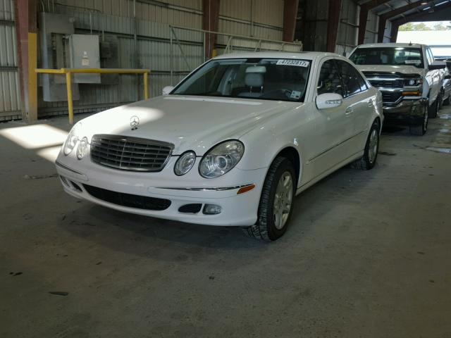 WDBUF65J95A716691 - 2005 MERCEDES-BENZ E 320 WHITE photo 2