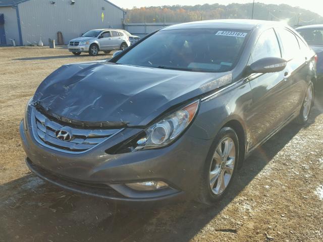 5NPEC4AC4BH112013 - 2011 HYUNDAI SONATA SE GRAY photo 2