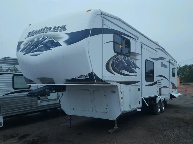 4YDF37522B4701989 - 2011 KEYSTONE MONTANA WHITE photo 2