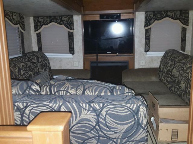 4YDF37522B4701989 - 2011 KEYSTONE MONTANA WHITE photo 5