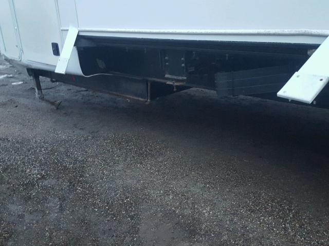 4YDF37522B4701989 - 2011 KEYSTONE MONTANA WHITE photo 9