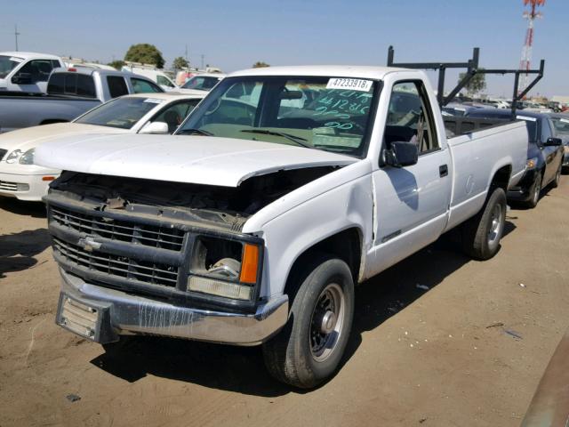 1GCGC24J2YR147626 - 2000 CHEVROLET GMT-400 C2 WHITE photo 2