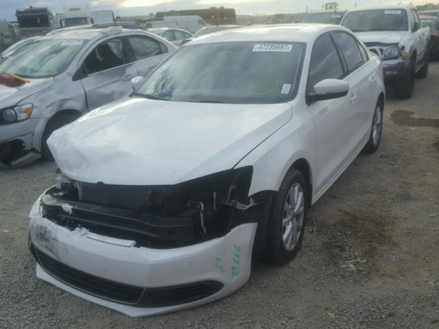 3VWDP7AJ1DM409377 - 2013 VOLKSWAGEN JETTA SE WHITE photo 2