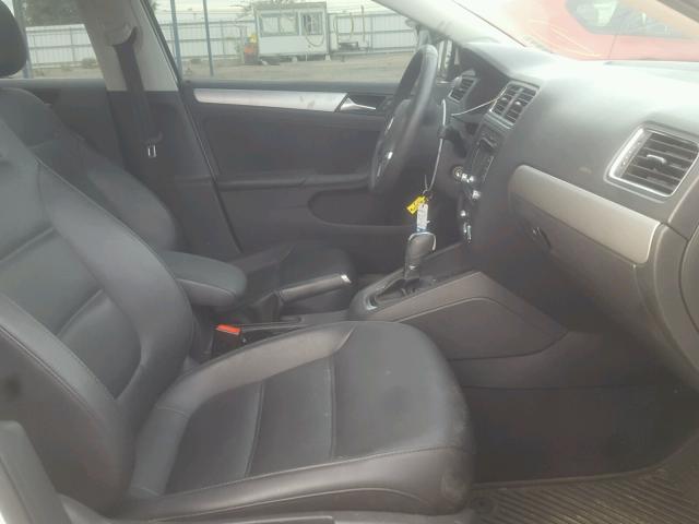 3VWDP7AJ1DM409377 - 2013 VOLKSWAGEN JETTA SE 白色 照片 5