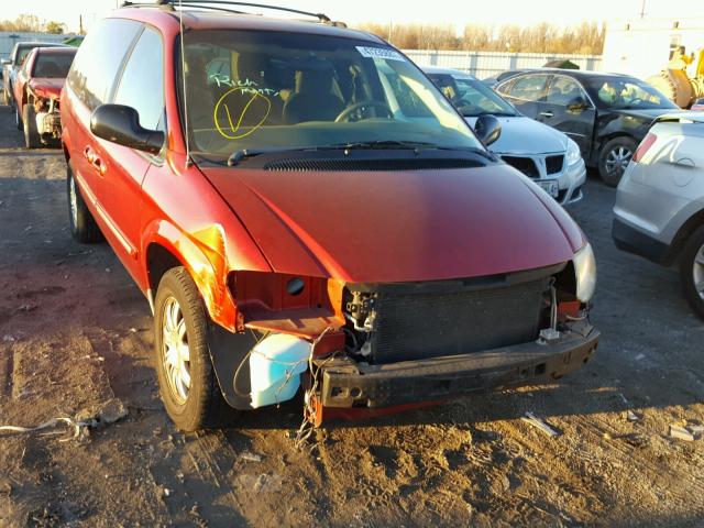 2C4GP54L45R412351 - 2005 CHRYSLER TOWN & COU RED photo 9