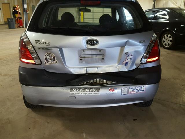 KNADE163276286206 - 2007 KIA RIO 5 SX SILVER photo 9