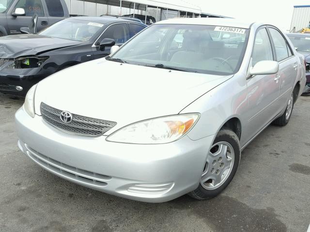4T1BF32KX3U045897 - 2003 TOYOTA CAMRY LE SILVER photo 2