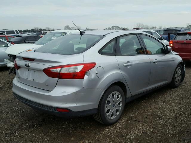 1FAHP3F24CL436710 - 2012 FORD FOCUS SE SILVER photo 4