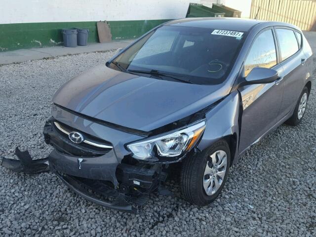 KMHCT5AE3GU243098 - 2016 HYUNDAI ACCENT SE GRAY photo 2