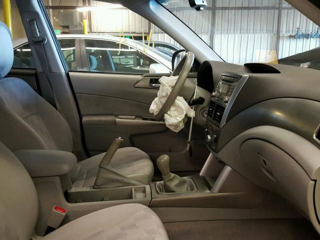 JF2SH63639G734447 - 2009 SUBARU FORESTER 2 GRAY photo 5