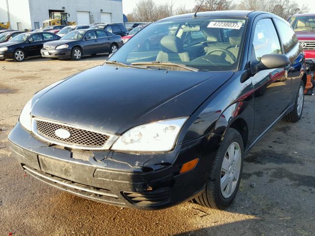 1FAHP31N37W208641 - 2007 FORD FOCUS ZX3 BLACK photo 2