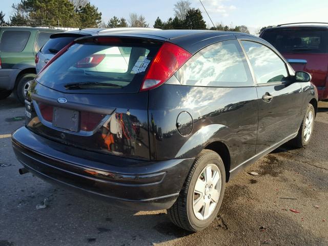 1FAHP31N37W208641 - 2007 FORD FOCUS ZX3 BLACK photo 4