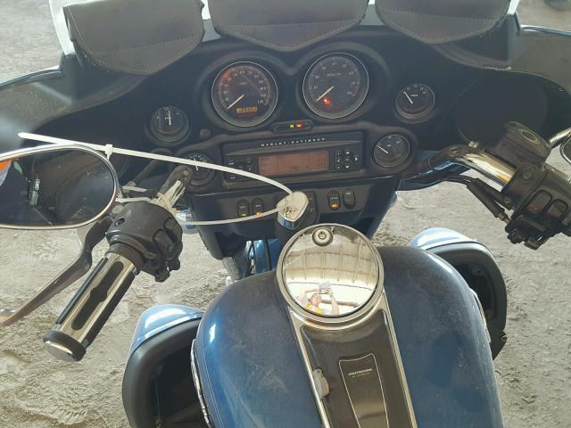 1HD1FCW156Y660581 - 2006 HARLEY-DAVIDSON FLHTCUI BLUE photo 5