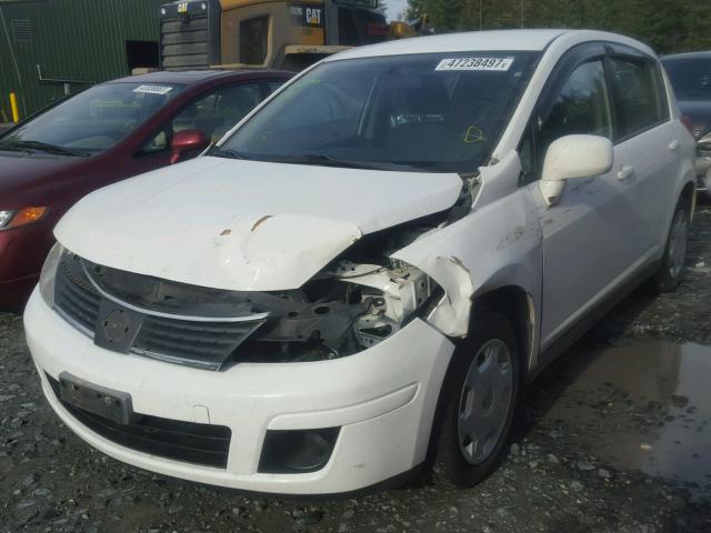 3N1BC13E39L372058 - 2009 NISSAN VERSA S WHITE photo 2