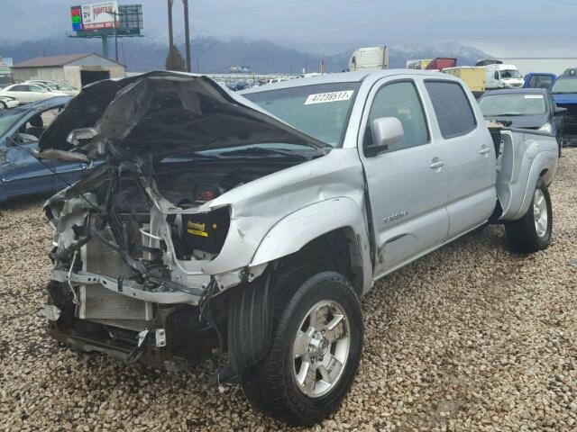 5TEMU52N35Z138554 - 2005 TOYOTA TACOMA DOU GRAY photo 2