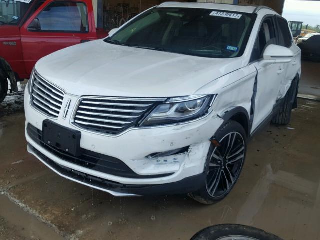 5LMTJ3DH5HUL16910 - 2017 LINCOLN MKC RESERV WHITE photo 2