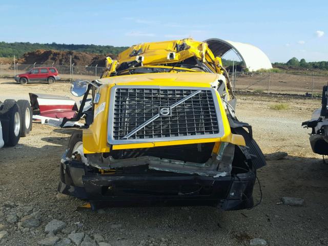 4V4NC9EH2CN539697 - 2012 VOLVO VN VNL YELLOW photo 9