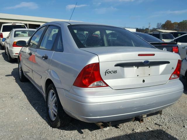 1FAFP34342W105951 - 2002 FORD FOCUS SE SILVER photo 3