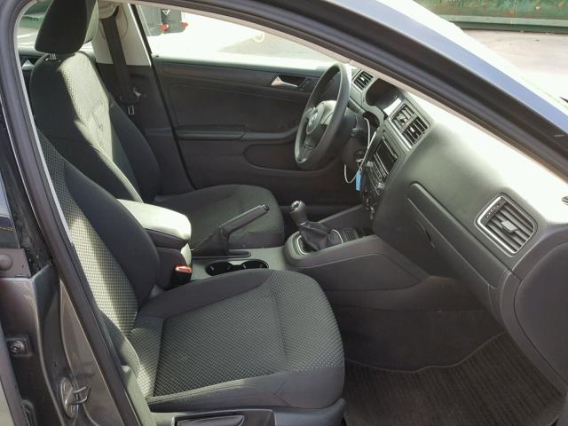 3VW1K7AJ4EM431781 - 2014 VOLKSWAGEN JETTA BASE 灰色 照片 5