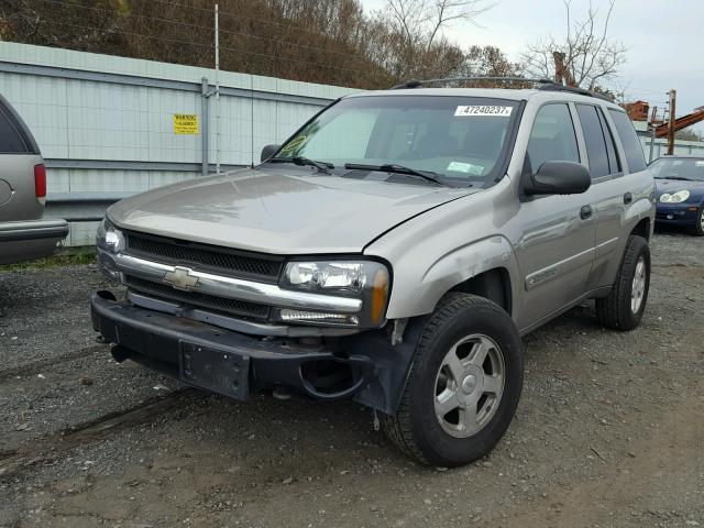 1GNDT13S422389882 - 2002 CHEVROLET TRAILBLAZE GRAY photo 2