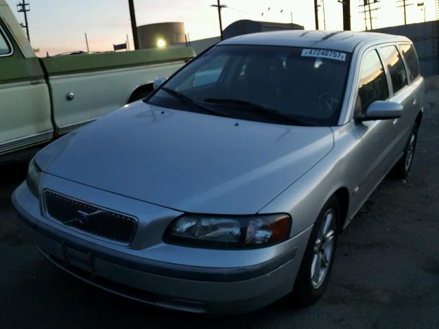 YV1SW64A242403995 - 2004 VOLVO V70 SILVER photo 2