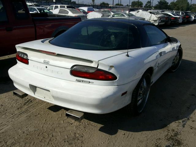 2G1FP22K3T2145125 - 1996 CHEVROLET CAMARO BAS WHITE photo 4