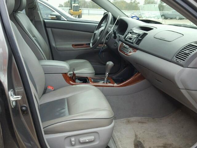 4T1BF32KX4U581833 - 2004 TOYOTA CAMRY LE 灰色 照片 5