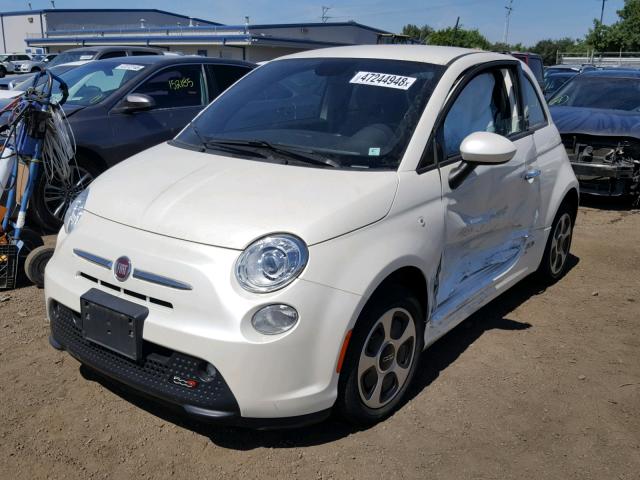 3C3CFFGEXFT709678 - 2015 FIAT 500 ELECTR WHITE photo 2