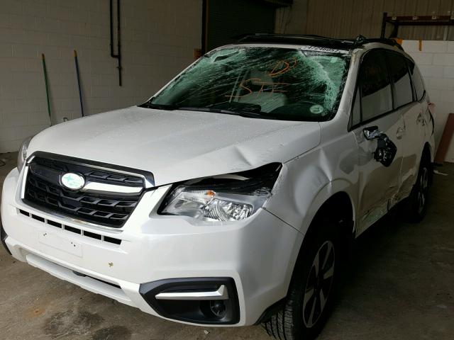 JF2SJAEC9JH412811 - 2018 SUBARU FORESTER 2 WHITE photo 2